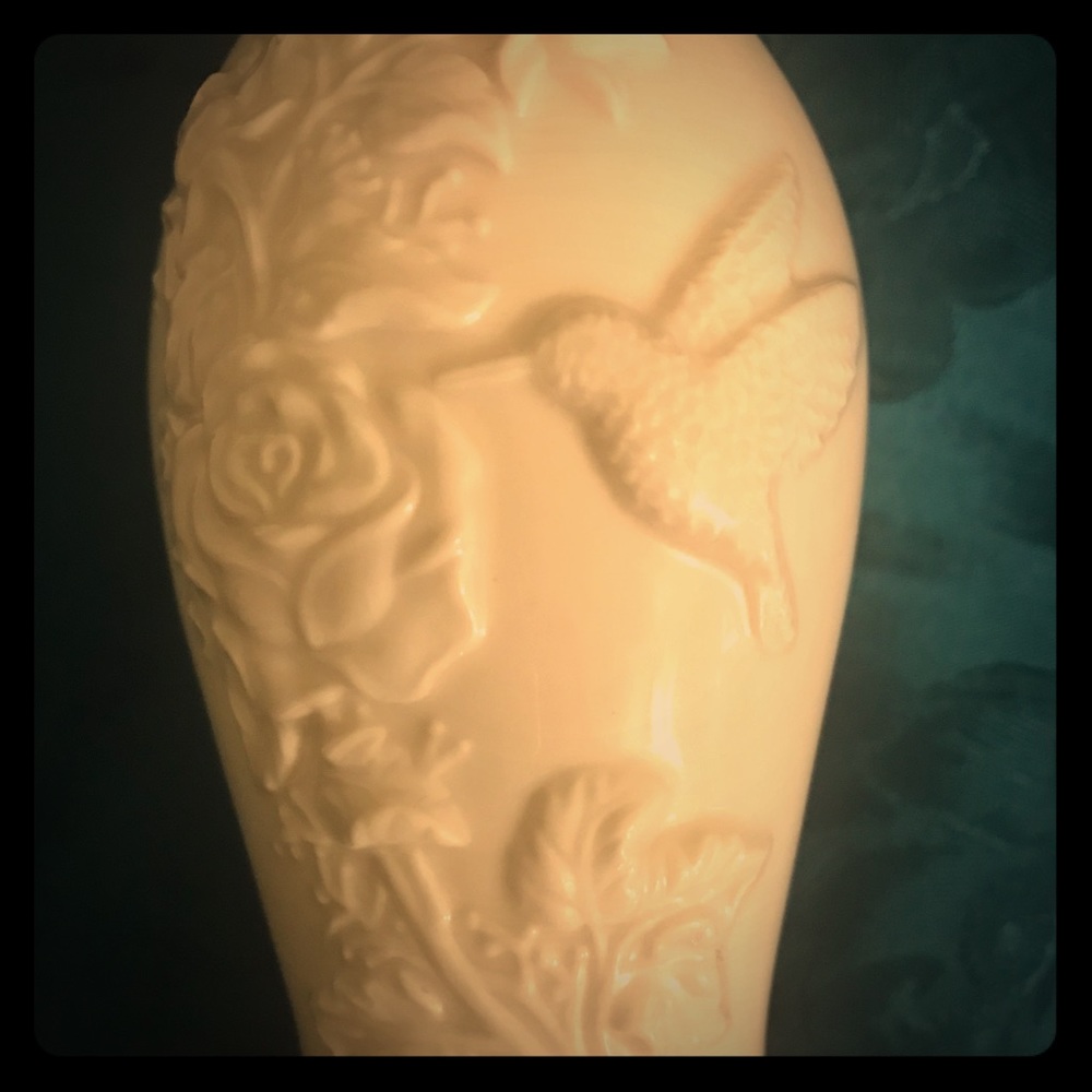 Lenox Hummingbird Vase with 24 kt Gold Trim